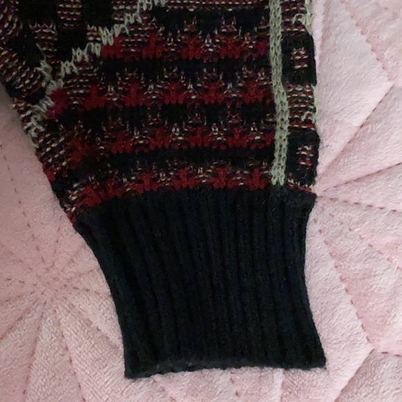 McGregor Sweater - Picture 10 of 10